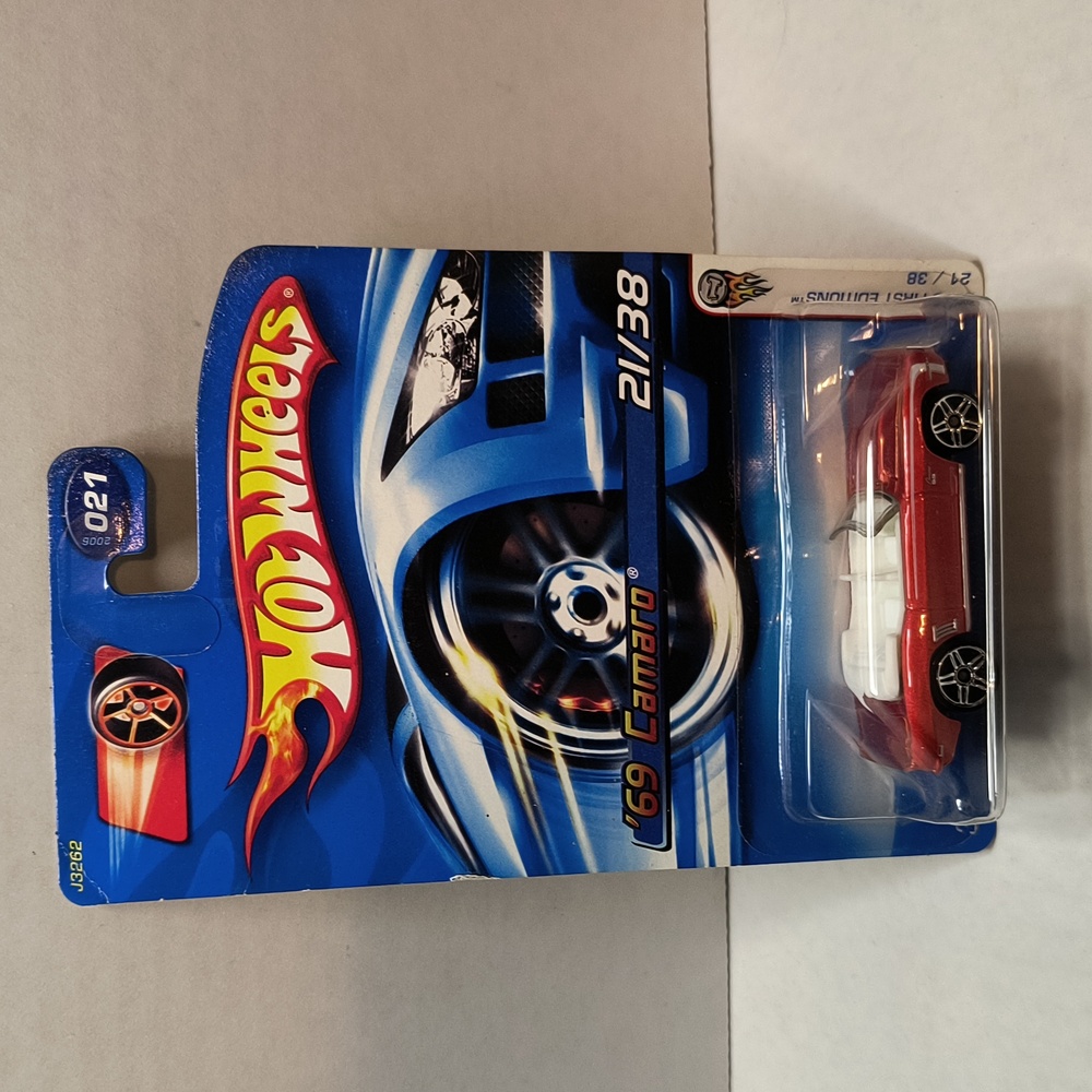 B24  hot wheels 69 camaro convertible with shipping protector